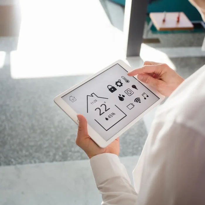 tablet smart home ovladanie zabezpecenie objektov